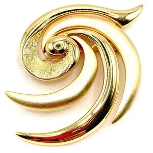 Vintage Tora signed, Elegant Gold tone Swirl Brooch